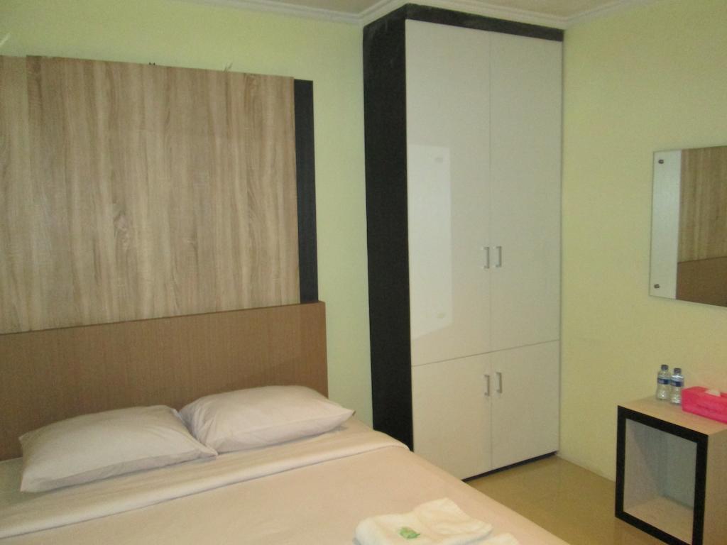 Green Leaf Inn Pontianak Oda fotoğraf