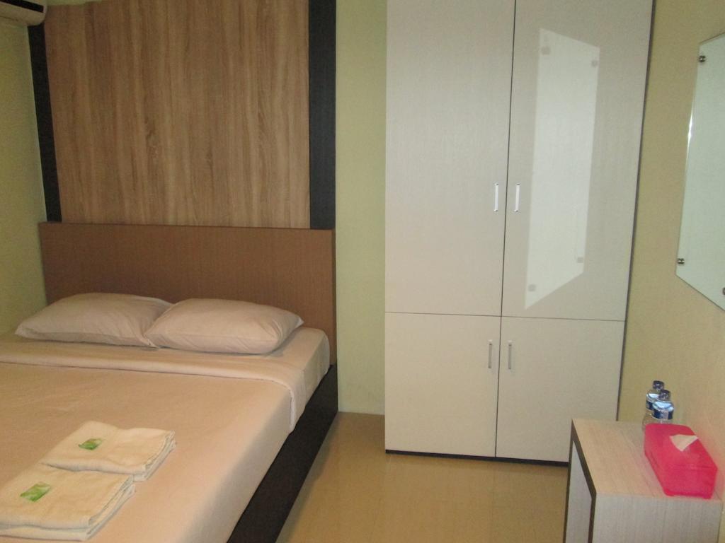 Green Leaf Inn Pontianak Oda fotoğraf